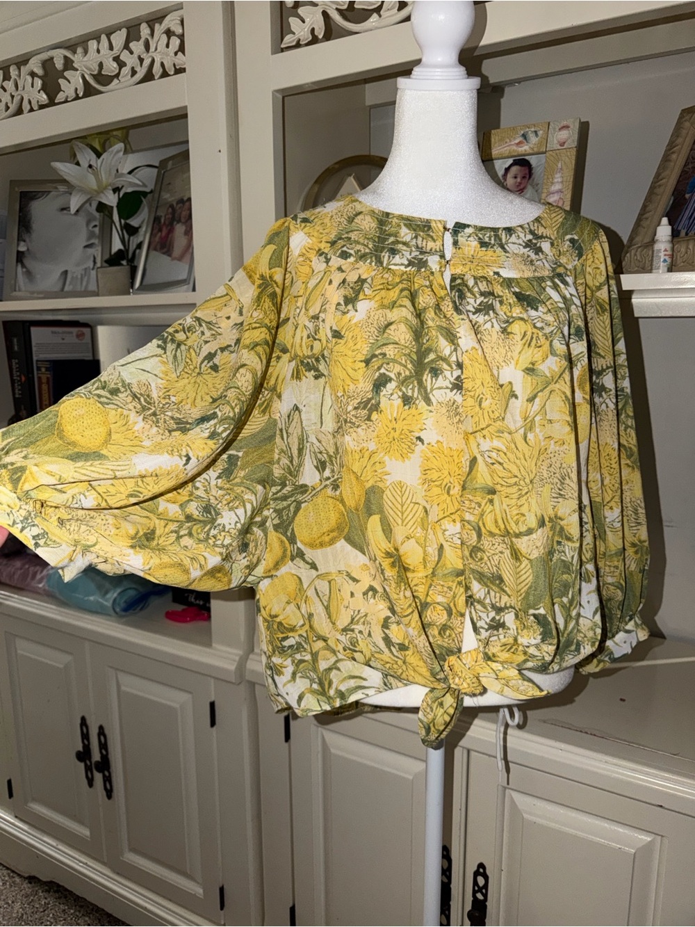 Rose & Olive Yellow and Green Floral Tie-Hem Blouseo